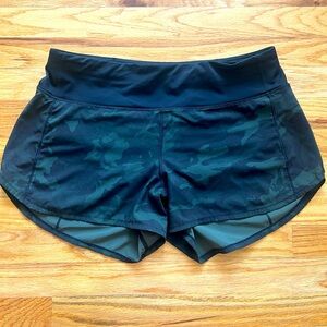 Speed Up Mid-Rise 4” Shorts - size 10 - Camo